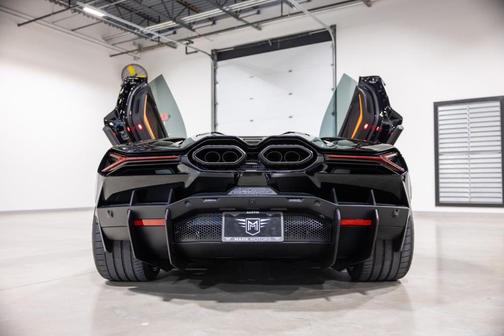 2025 Lamborghini Revuelto Base