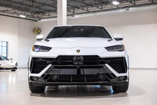 2023 Lamborghini Urus Performante