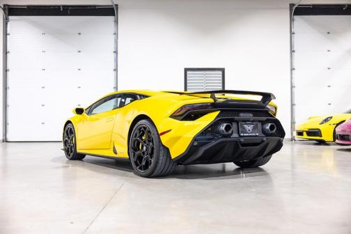 Giallo Inti Metallic 2023 Lamborghini Huracan Tecnica Base