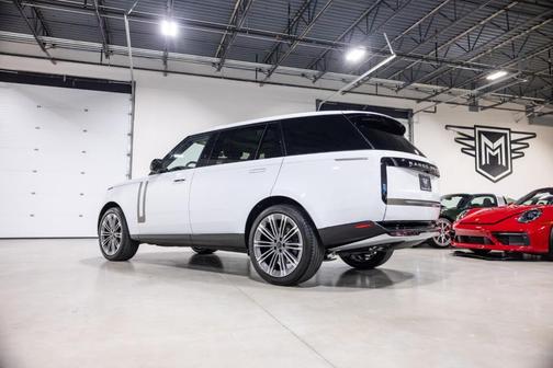 Fuji White 2026 Land Rover Range Rover P530 SE 7 Seat