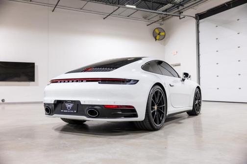 2022 Porsche 911 Carrera