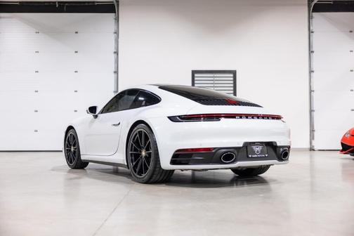 2022 Porsche 911 Carrera