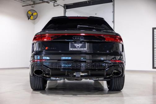 Mythos Black Metallic 2023 Audi RS Q8 4.0T quattro