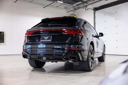 Mythos Black Metallic 2023 Audi RS Q8 4.0T quattro