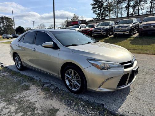 Beige 2017 Toyota Camry SE