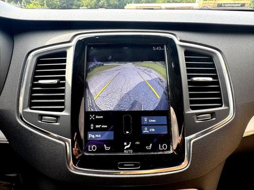 2016 Volvo XC90 T6 Momentum