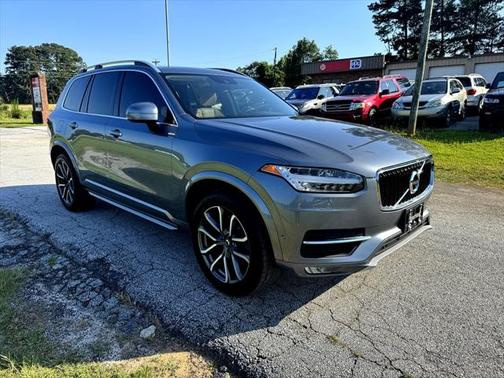2016 Volvo XC90 T6 Momentum