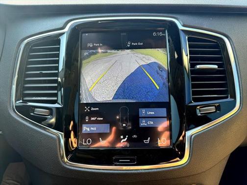 2016 Volvo XC90 T6 Momentum