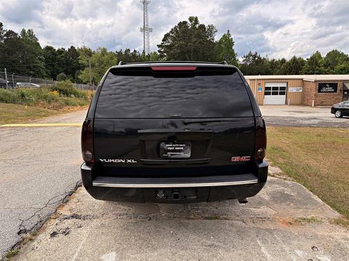 Black 2007 GMC Yukon XL Denali