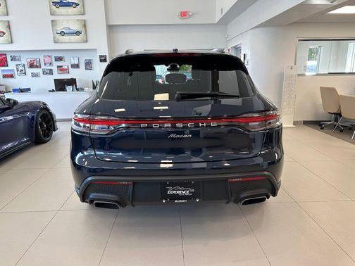 2022 Porsche Macan Base