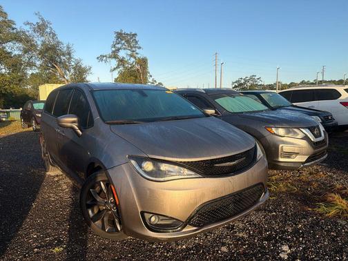 2018 Chrysler Pacifica Touring Plus