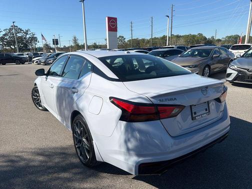 2024 Nissan Altima SR VC-Turbo FWD