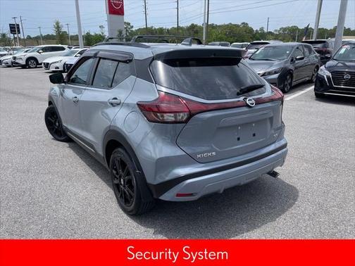 2021 Nissan Kicks SR