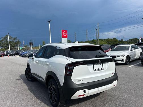 2025 Nissan Kicks SR