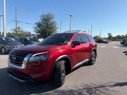 2024 Nissan Pathfinder Platinum FWD