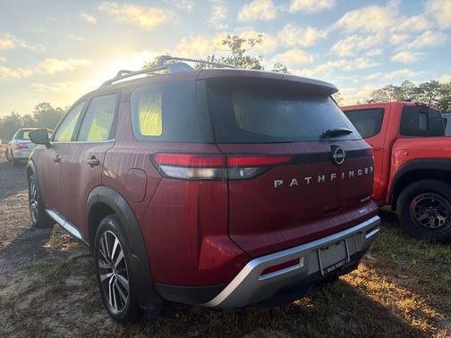 2024 Nissan Pathfinder Platinum FWD