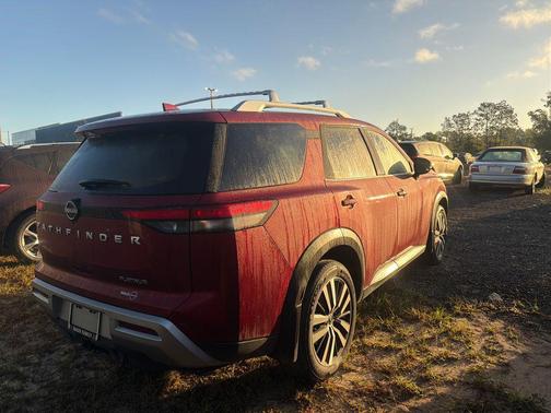 2024 Nissan Pathfinder Platinum FWD
