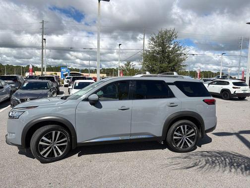 2024 Nissan Pathfinder Platinum FWD