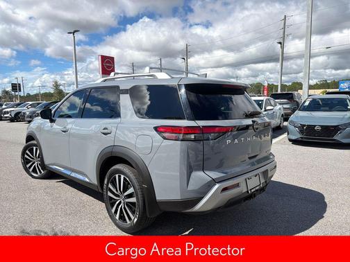 2024 Nissan Pathfinder Platinum FWD