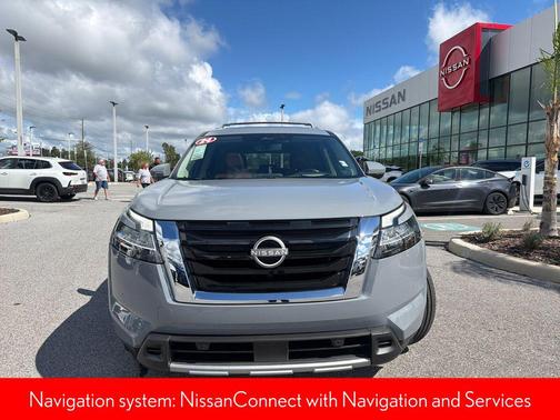 2024 Nissan Pathfinder Platinum FWD