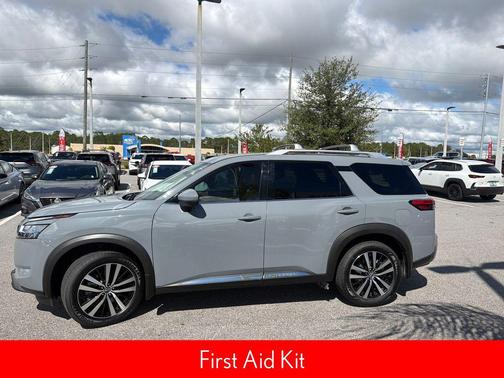 2024 Nissan Pathfinder Platinum FWD