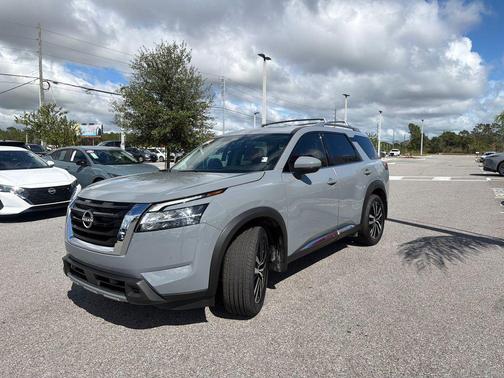 2024 Nissan Pathfinder Platinum FWD