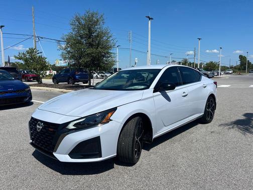 2025 Nissan Altima SR FWD