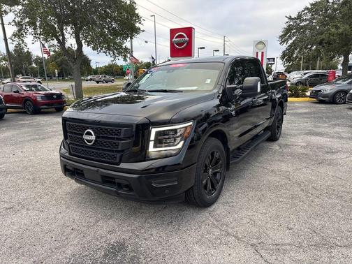 2023 Nissan Titan SV
