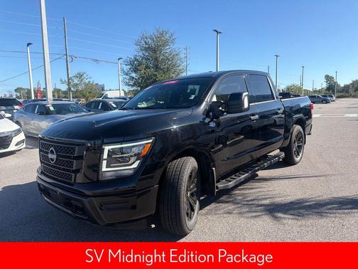 2023 Nissan Titan SV