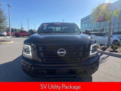2023 Nissan Titan SV