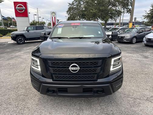 2023 Nissan Titan SV