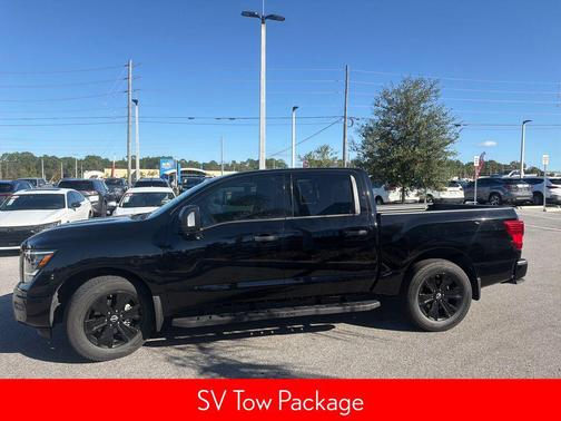 2023 Nissan Titan SV