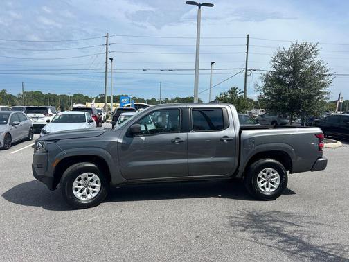 2024 Nissan Frontier SV