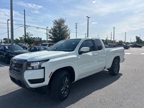 2025 Nissan Frontier SV