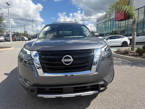 2025 Nissan Pathfinder SL 4WD