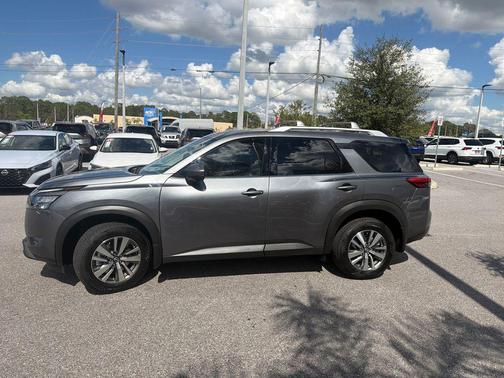 2025 Nissan Pathfinder SL 4WD