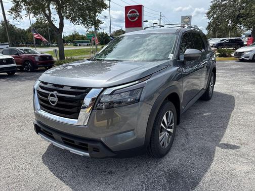 2025 Nissan Pathfinder SL FWD