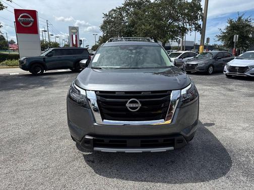 2025 Nissan Pathfinder SL FWD