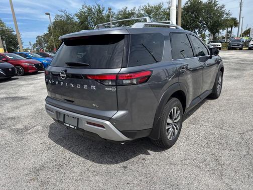 2025 Nissan Pathfinder SL FWD