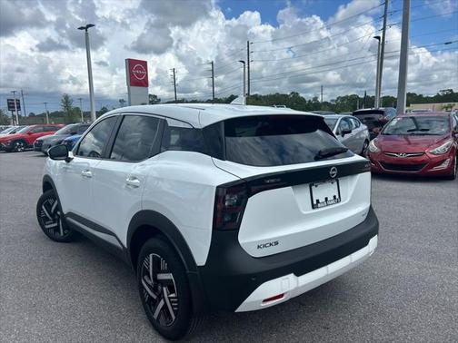 2025 Nissan Kicks SV