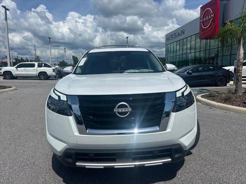 2025 Nissan Pathfinder Platinum FWD