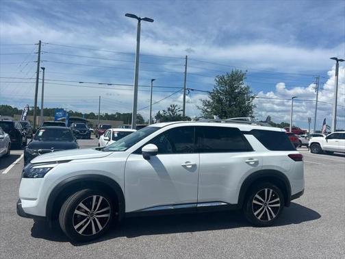 2025 Nissan Pathfinder Platinum FWD