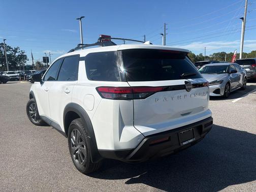 2025 Nissan Pathfinder SV FWD