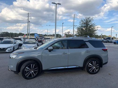 2024 Nissan Pathfinder Platinum FWD