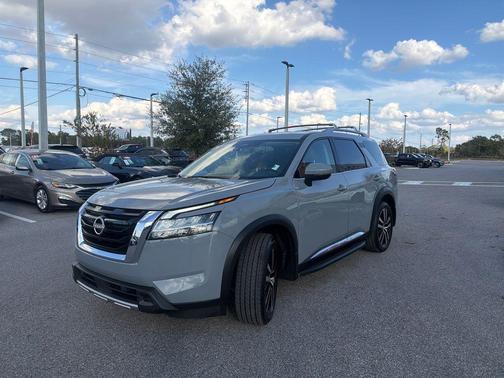 2024 Nissan Pathfinder Platinum FWD