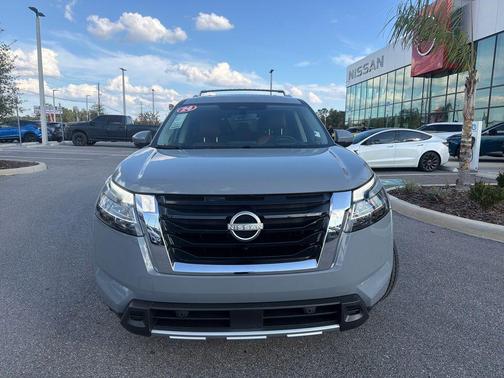 2024 Nissan Pathfinder Platinum FWD