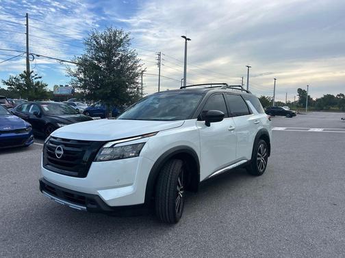 2025 Nissan Pathfinder Platinum FWD