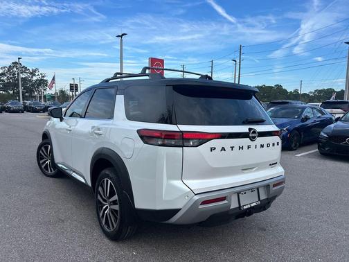 2025 Nissan Pathfinder Platinum FWD