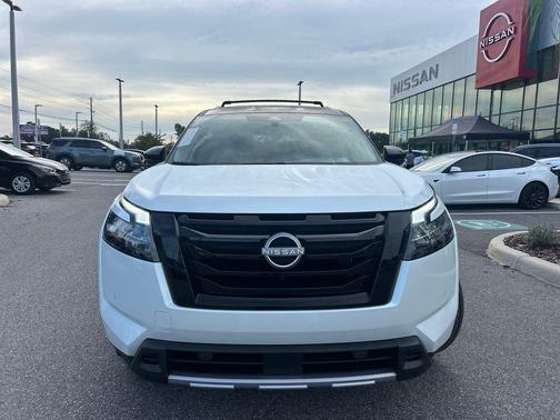2025 Nissan Pathfinder Platinum FWD