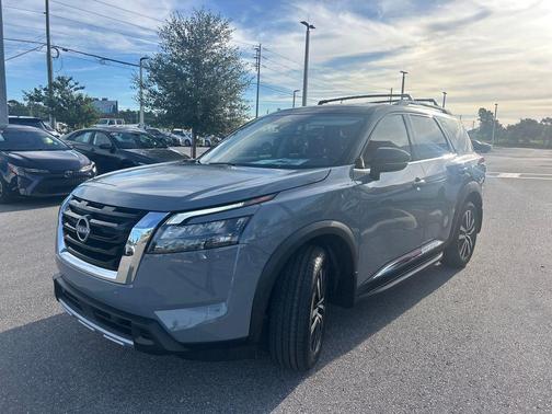 2025 Nissan Pathfinder Platinum FWD